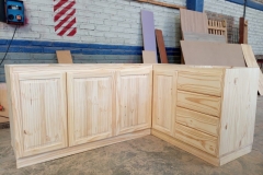 Bajo de cocina en Pino